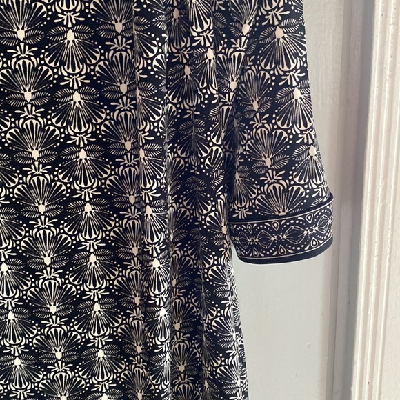 3/4 sleeves black and cream colored dress - Picture 3 of 4